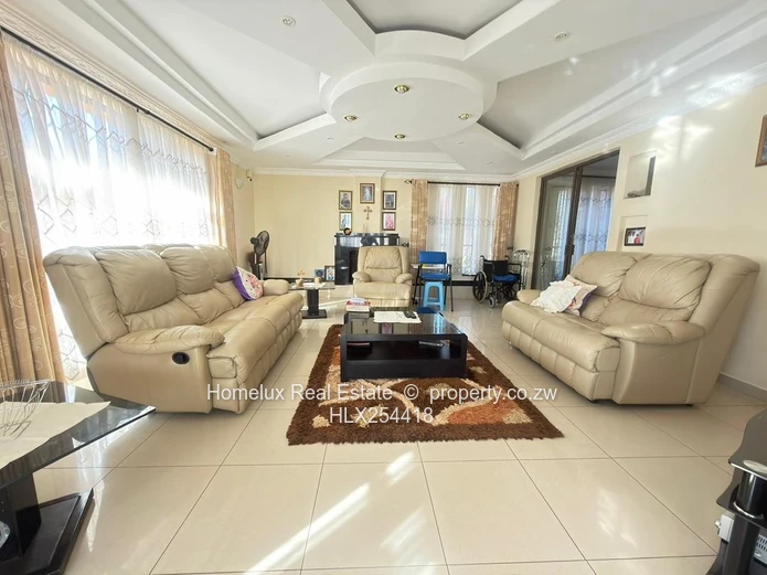 Breathtaking mansion in Glen Lorne