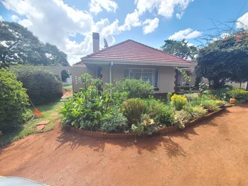 Neat 3 beds House on 1/2 Acre For Sale