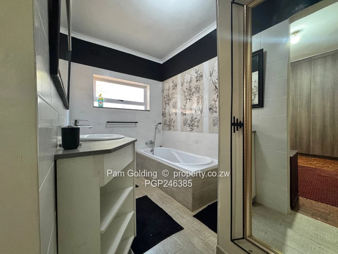 Furnished 3 bedroom Cottage - Helensvale 