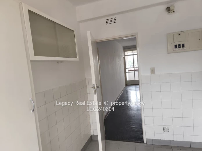 Contemporary 3 Bedroom Flat With Lounge And Kitchen – Northern Heights