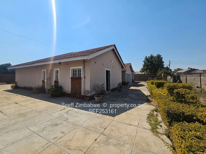 Spacious 4-Bedroom Home With Solar & Borehole In Zimre Park