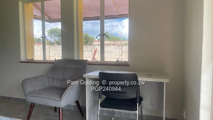 Cosy Bedsitter In Mount Pleasant Heights