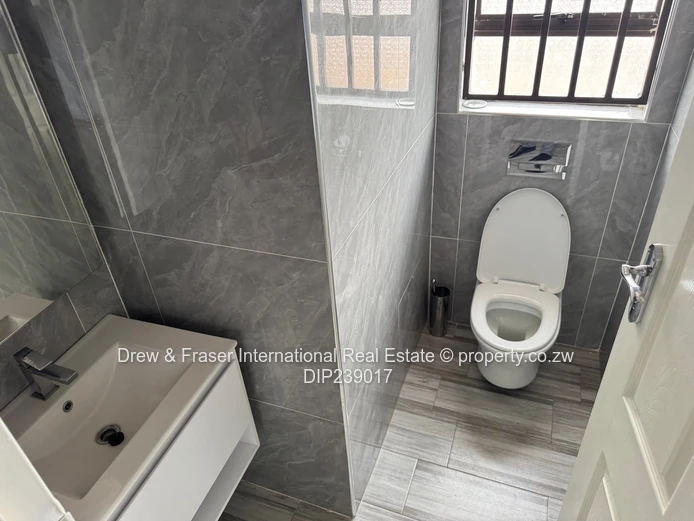 Modern 4-Bed, 3-Bath Home in Mabvazuva, Ruwa - Borehole & Double Garage