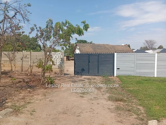 Waterfalls: 3-Bed Home, 2600m² Stand with Borehole