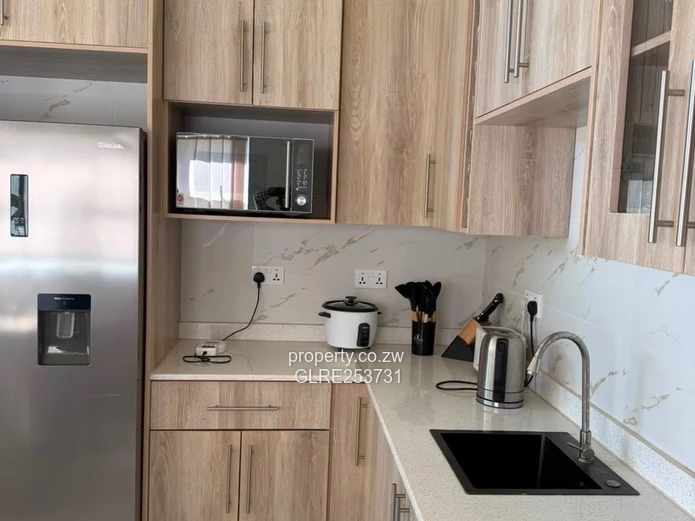 Sunny 3-Bed Apartment with Garden & Balcony in Greystone Park