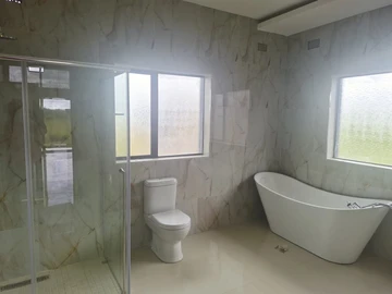 4 Bedroom Flat & Apartment