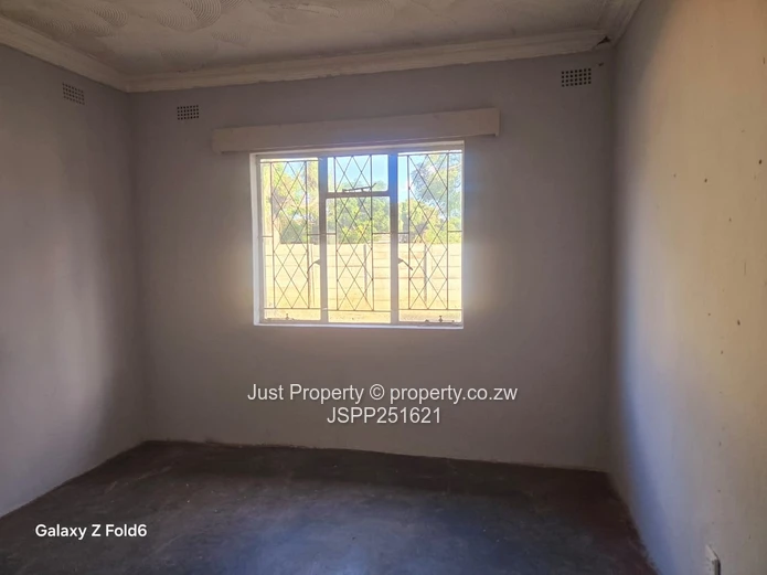 Braeside 4-Bed Renovator's Gem on 912m² — Garage & ZESA