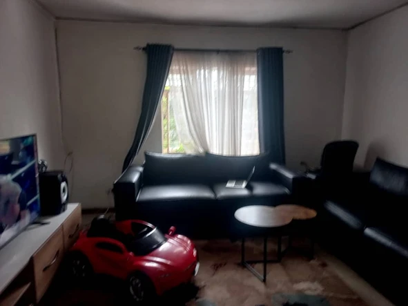 2 Bedroom Flat & Apartment