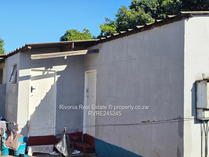 Glen Norah 2BR Home with Borehole and Yard