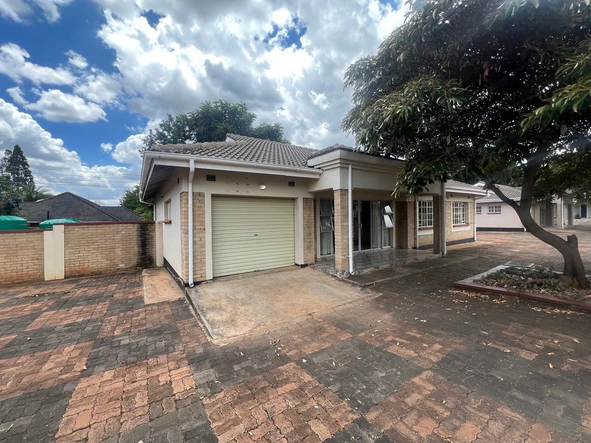 3 Bedroom Flat & Apartment