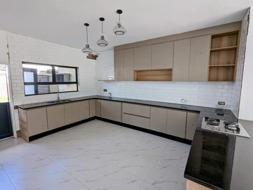 3 Bedroom Flat & Apartment