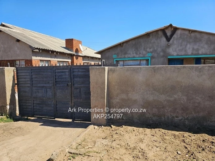Chitungwiza Unit P Extension | Property For Sale