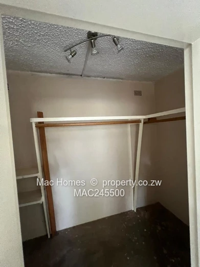 6 Bedroomed house to let in Greendale 