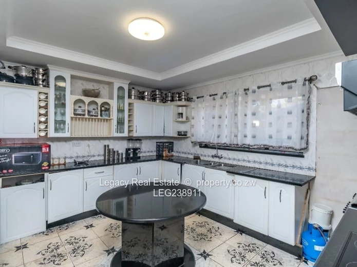 Ultra-Modern Executive Home – Strathaven Residence with Pool