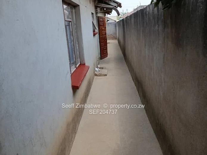 5-Bed Zengeza Home on 275 m² with Borehole & Carport (Sole Mandate)