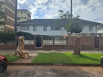 2 Bedroom Flat & Apartment