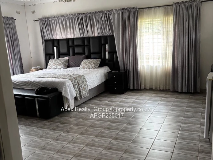 Strathaven Suffolk Road Frontage House for Rental