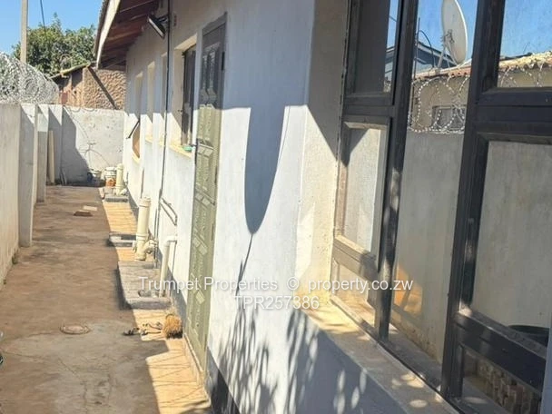 4-Bed Norton Home — Title deeds, Borehole