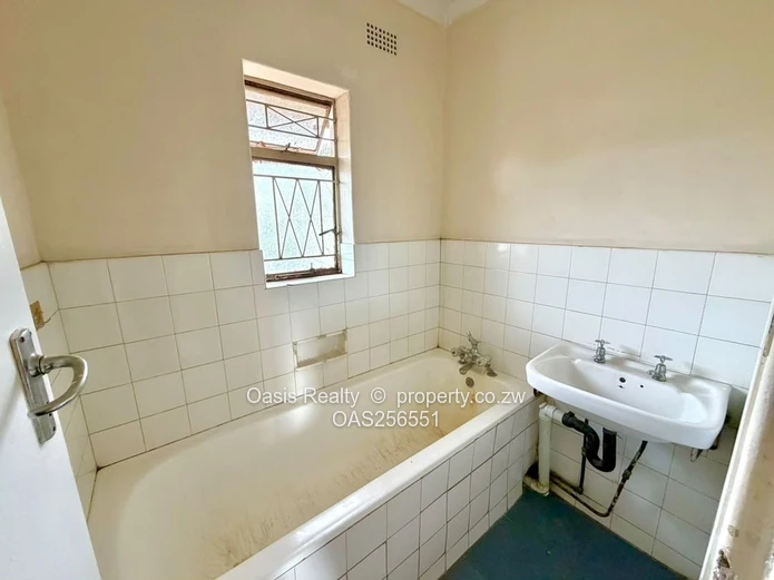 Conveniently Located Braeside House For Rent 