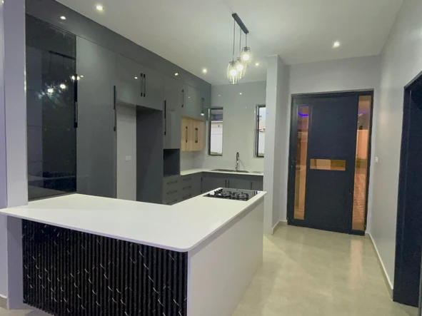 3 Bedroom Flat & Apartment