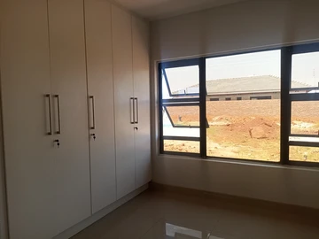 3 Bedroom Flat & Apartment