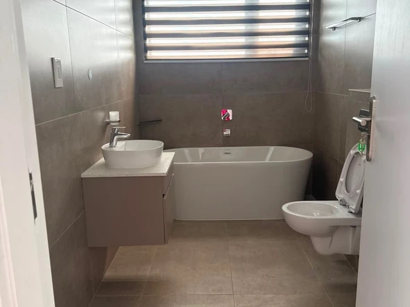 4 Bedroom Flat & Apartment