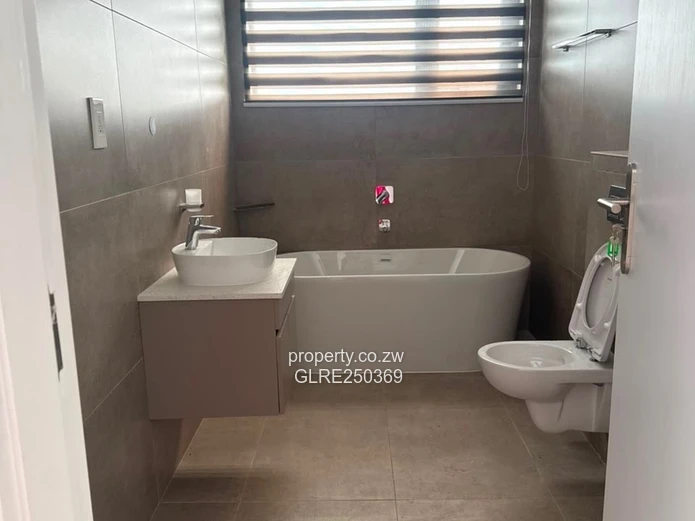 Modern 4-Bed Flat in Borrowdale — Borehole & Solar