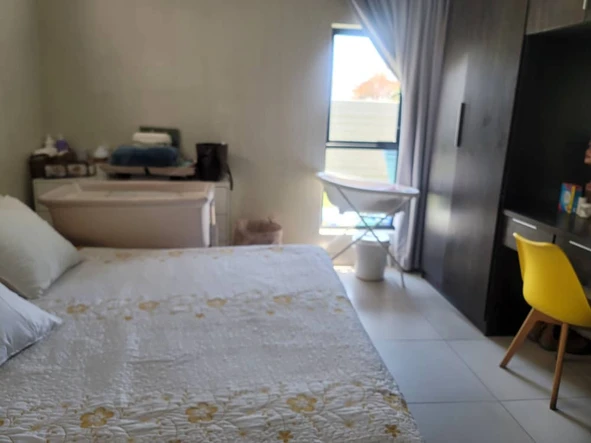 2 Bedroom Flat & Apartment