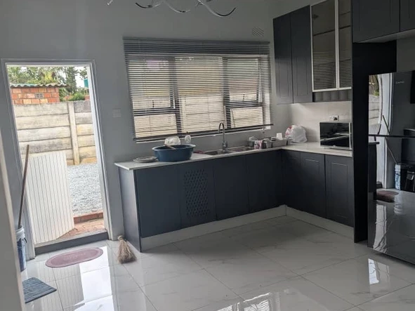 3 Bedroom Flat & Apartment