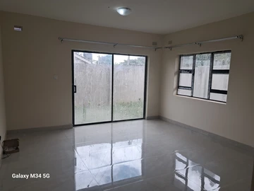 2 Bedroom Flat & Apartment