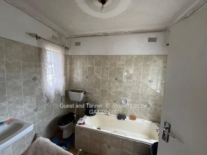 5 Bedroom House for Sale in Windsor Park Ruwa - With Deed of Transfer 