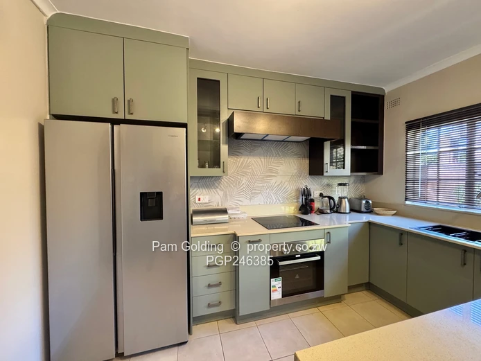 Furnished 3 bedroom Cottage - Helensvale 