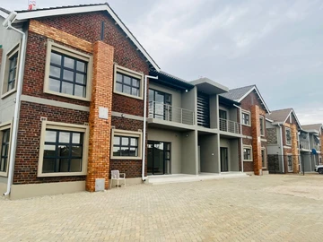 3 Bedroom Flat & Apartment