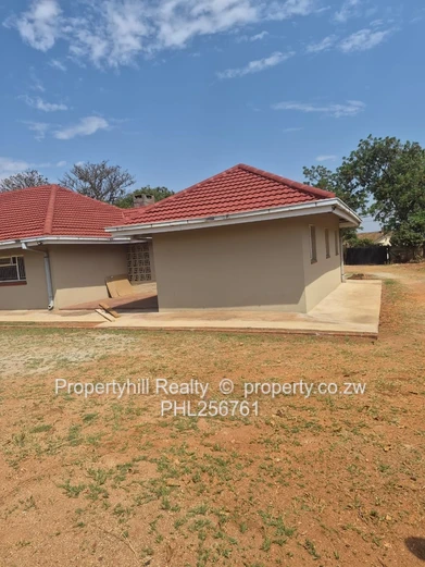 4-Bed Family Home On 5000m² With Borehole (Sole Mandate)