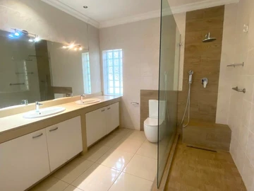 7 Bedroom House