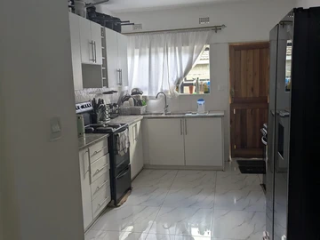 2 Bedroom Flat & Apartment