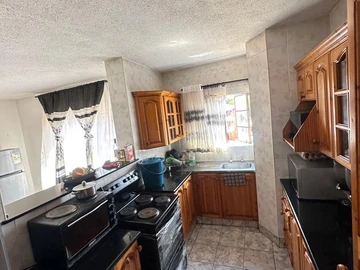 2 Bedroom Flat & Apartment