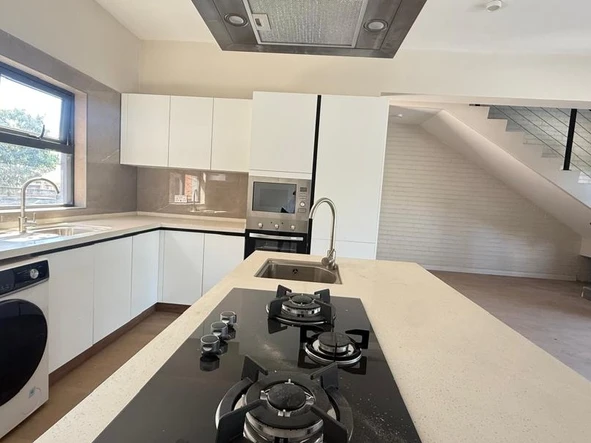 3 Bedroom Flat & Apartment