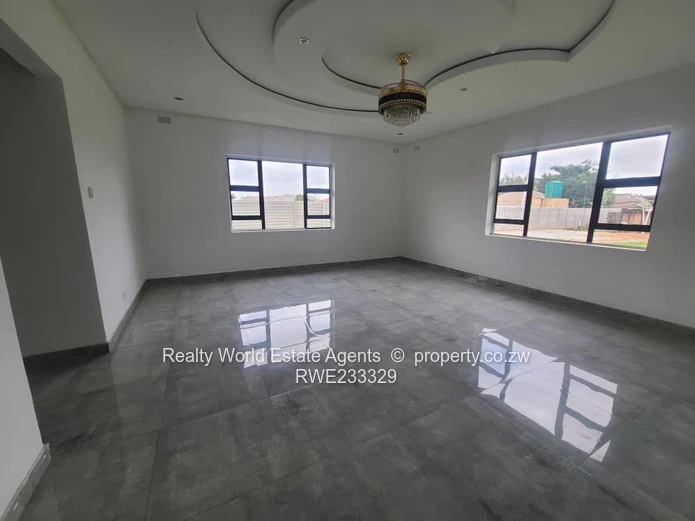 For Sale: 5-Bedroom Home In Mt Pleasant Heights (Sole Mandate)