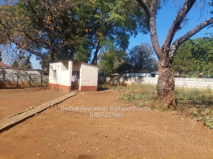 Family Home in Famona — 3-bed, Pool & Borehole on 2,360m²