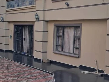 *9 Bedroomed House To Let In Greendale:
