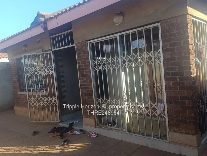 Warren Park Graceland  4BR, 3BA — Borehole, Inverter & Burglar Gates