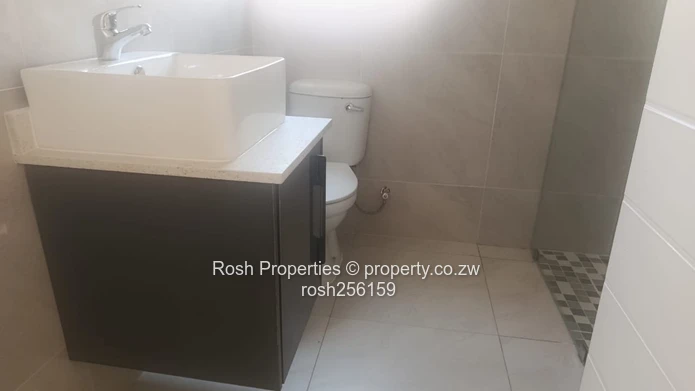 Modern 2-Bed Garden Flat with Borehole in Marlborough