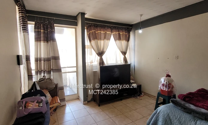 Neat bachelor flat (Sole Mandate)