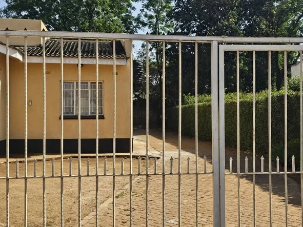 4 Bedroom Flat & Apartment