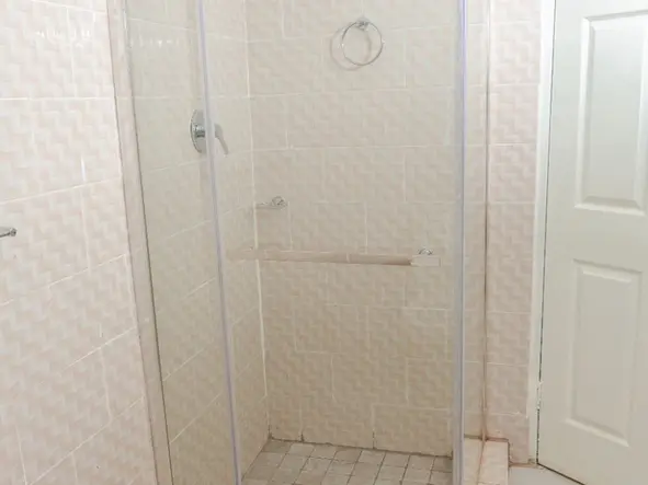 2 Bedroom Flat & Apartment