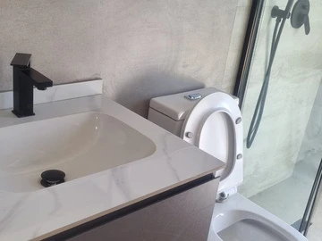 2 Bedroom Flat & Apartment