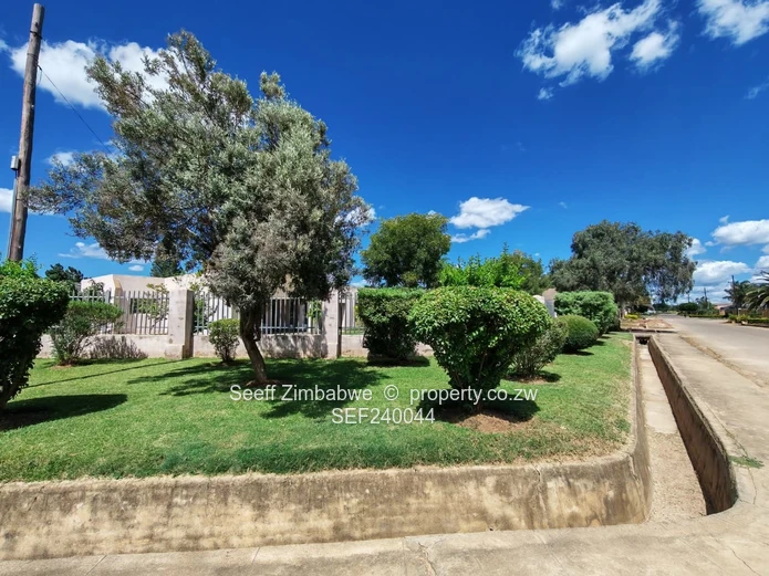 Selbourne Park | BULAWAYO Modern Family Home – Corner Stand