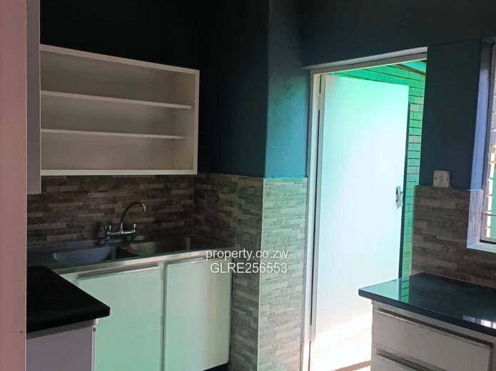 Avondale 2-Bed Townhouse - Garden, Carport & Tank