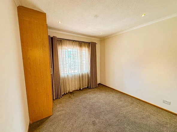 3 Bedroom Flat & Apartment